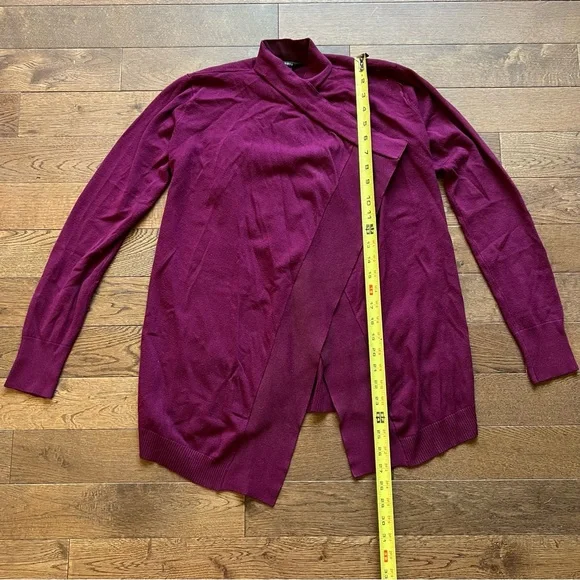 Guess Sweater - Picture 10 of 10